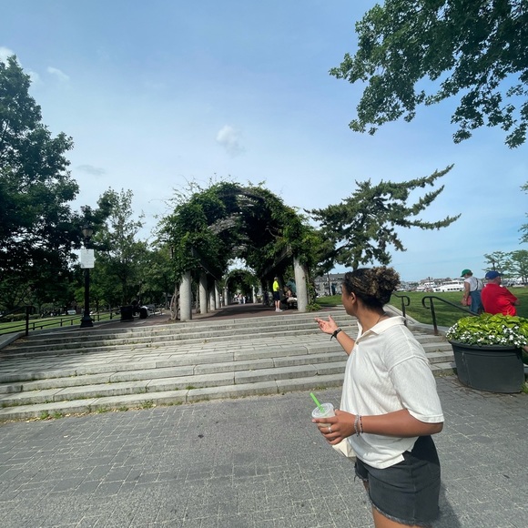 Meet your Posher, Jaelyn - Picture 3 of 5